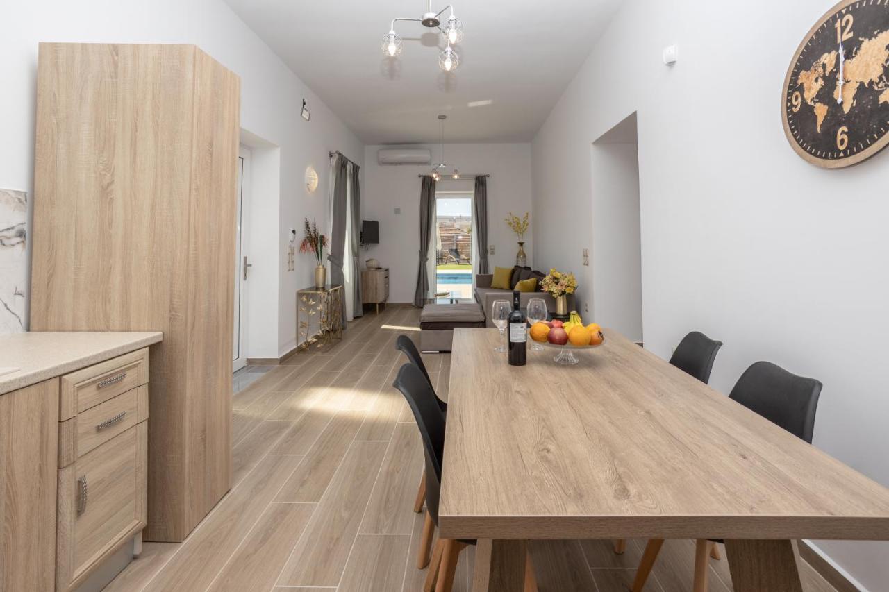 Villa Neonis Spilion Bagian luar foto